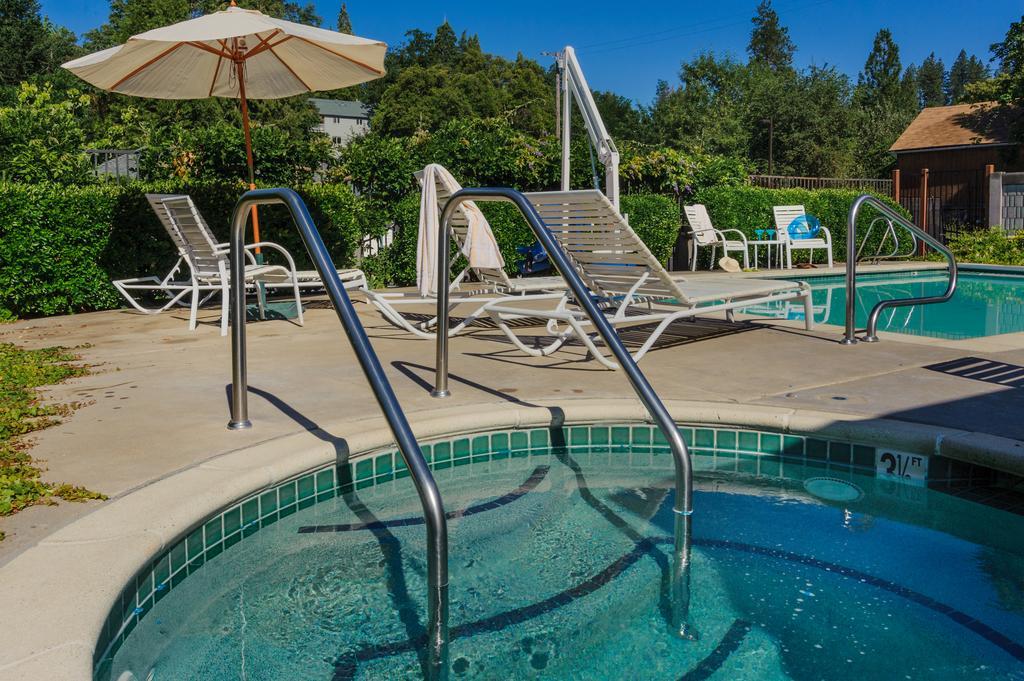 Grass Valley Courtyard Suites Bagian luar foto