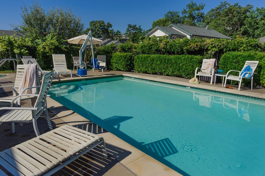 Grass Valley Courtyard Suites Bagian luar foto