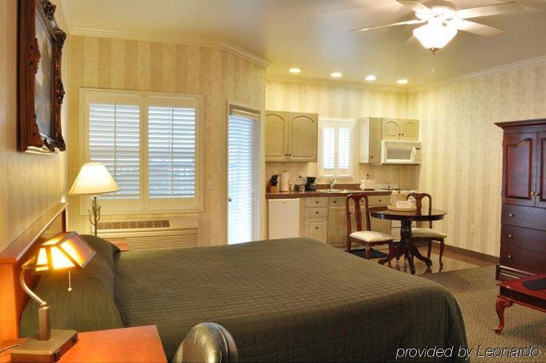 Grass Valley Courtyard Suites Ruang foto