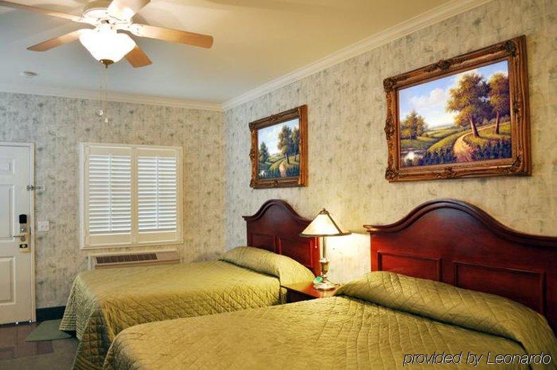 Grass Valley Courtyard Suites Ruang foto