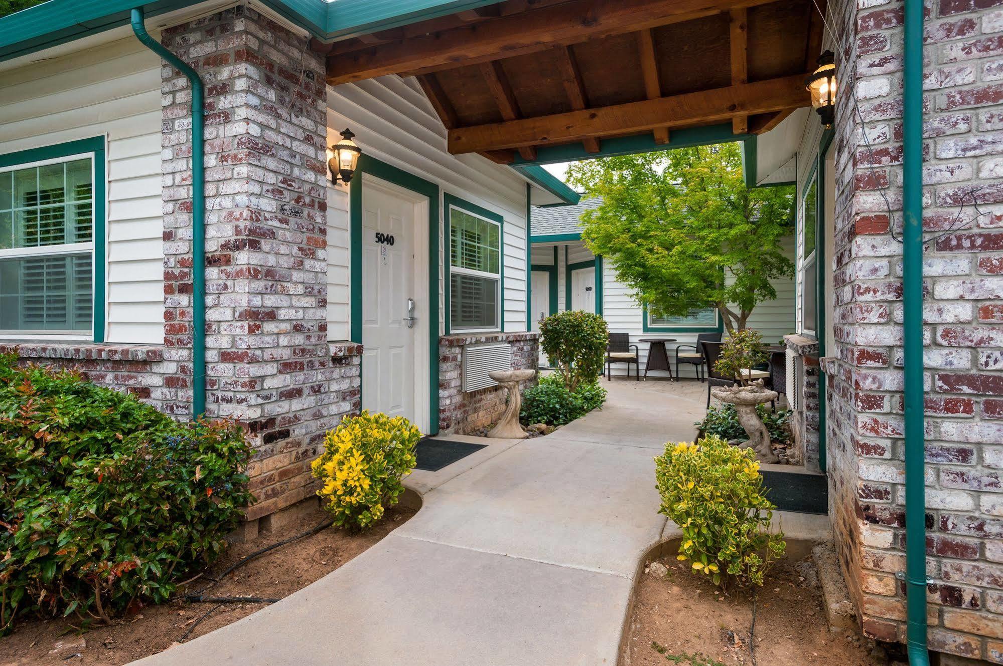 Grass Valley Courtyard Suites Bagian luar foto