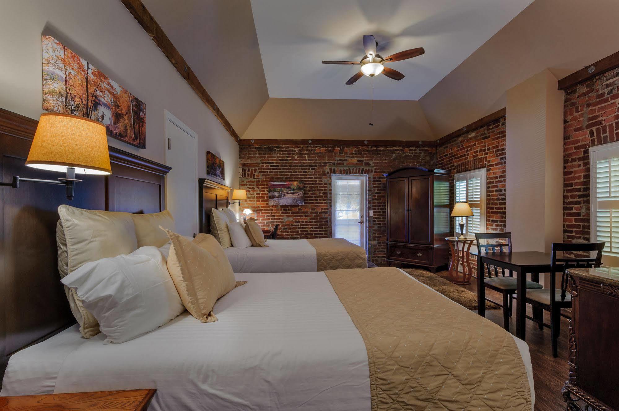 Grass Valley Courtyard Suites Bagian luar foto