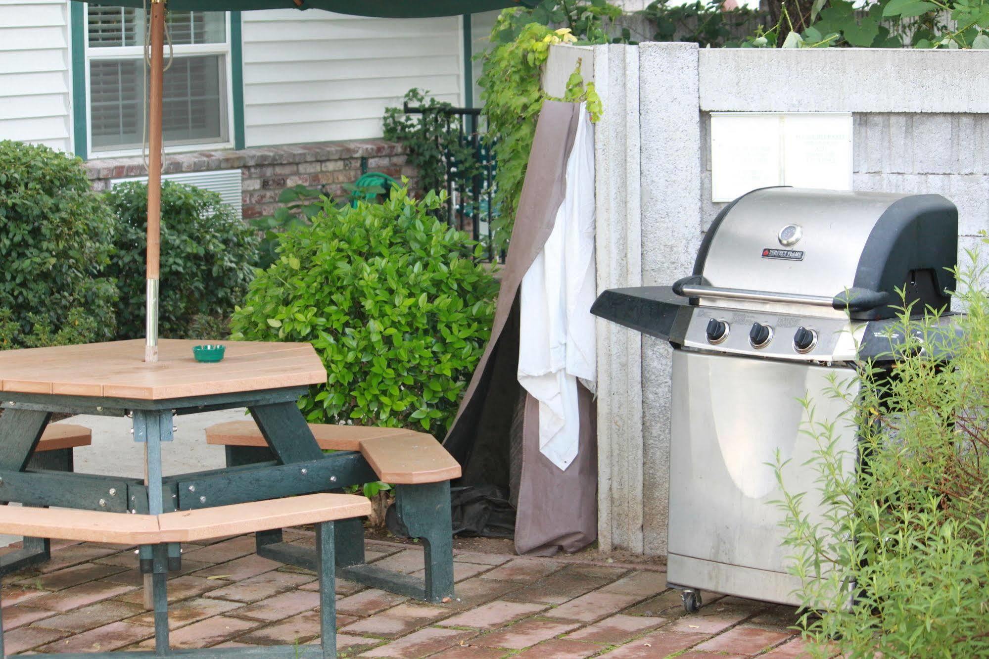 Grass Valley Courtyard Suites Bagian luar foto