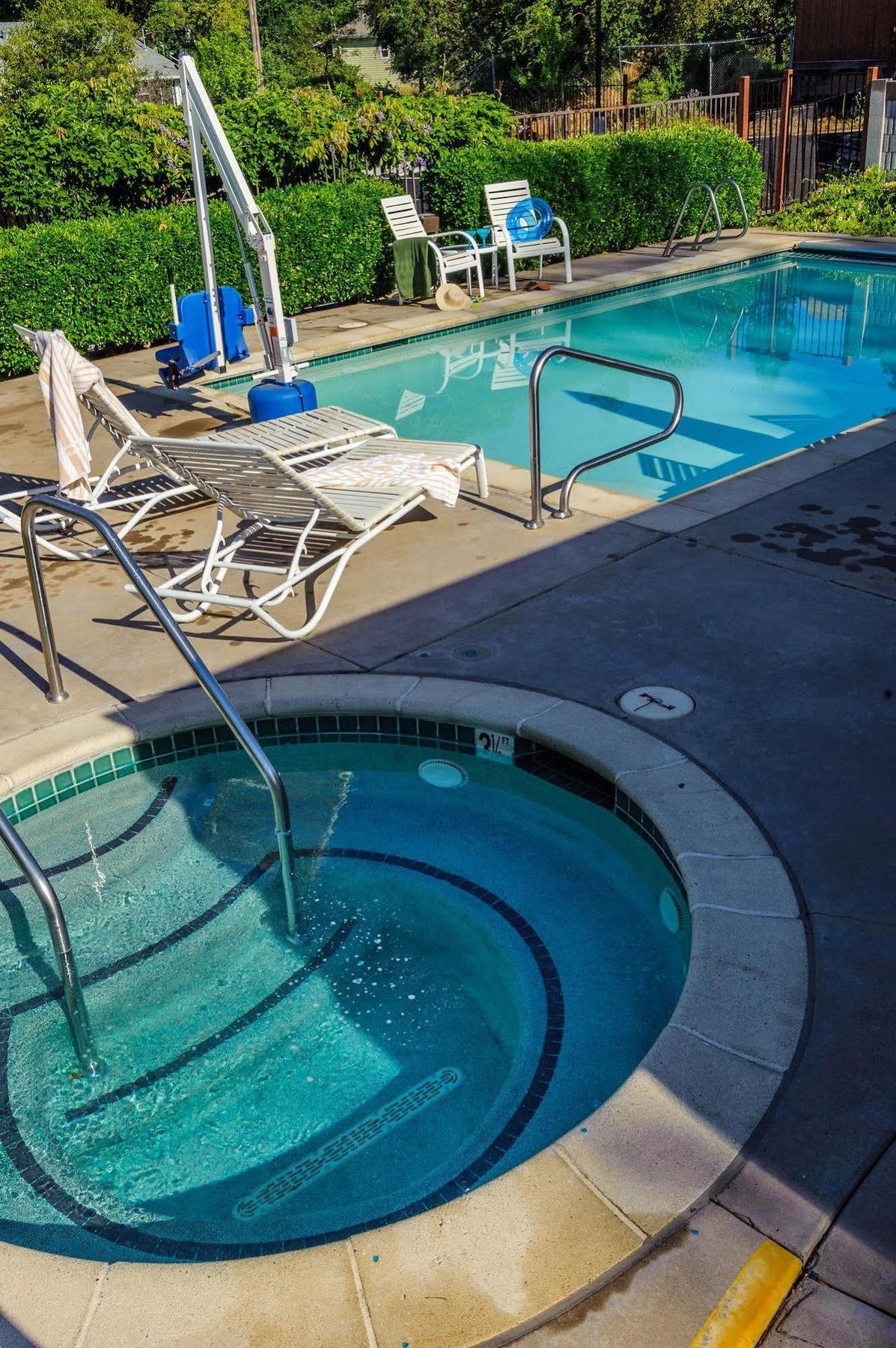 Grass Valley Courtyard Suites Bagian luar foto
